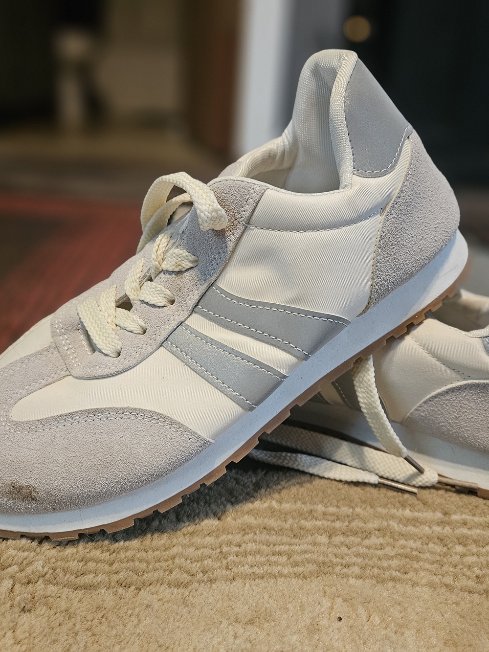 Women’s Retro Runner Sneakers in Light Gray and Cream
